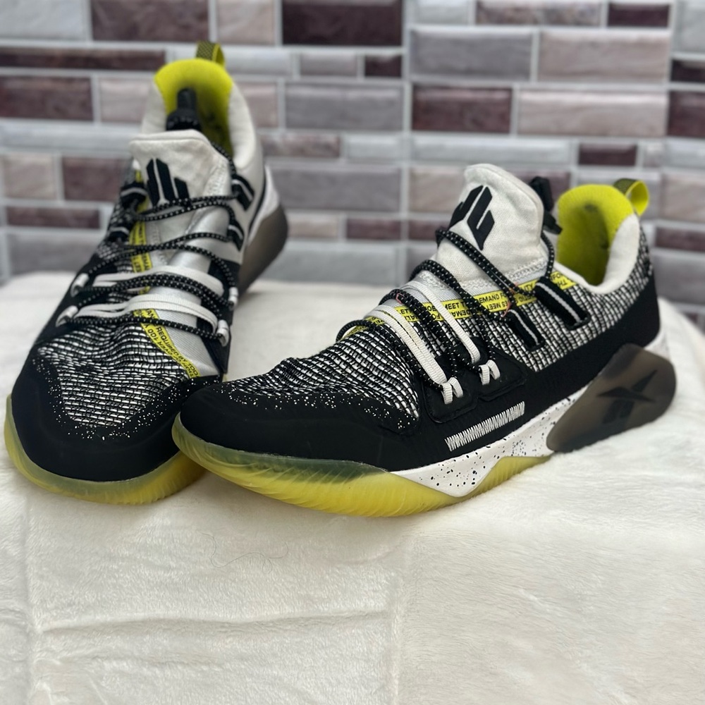 Workout shoes